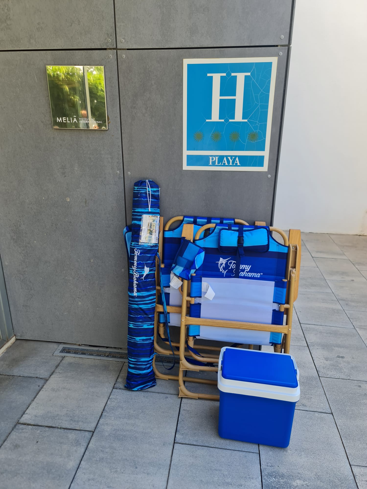 Entrega en la recepción de un hotel